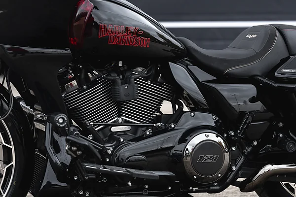 HARLEY-DAVIDSON ROAD GLIDE CVO, foto 3