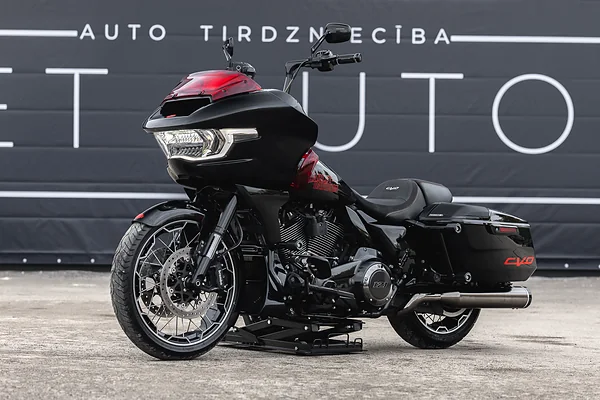 HARLEY-DAVIDSON ROAD GLIDE CVO, foto 2