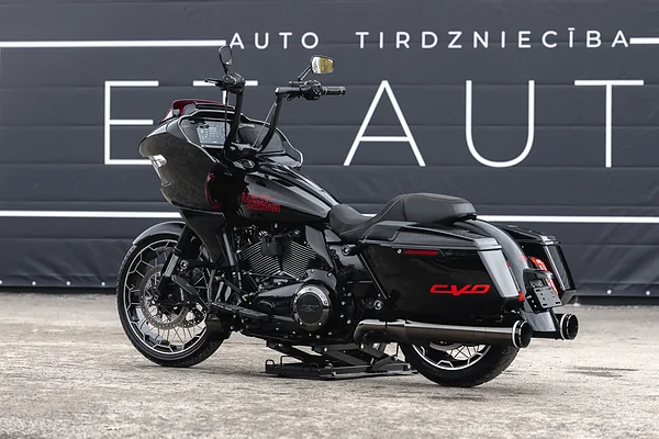 HARLEY-DAVIDSON ROAD GLIDE CVO, foto 9