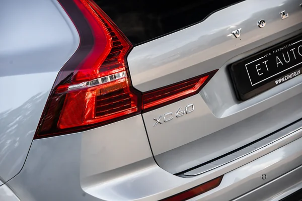 Volvo XC60 T8, foto 11