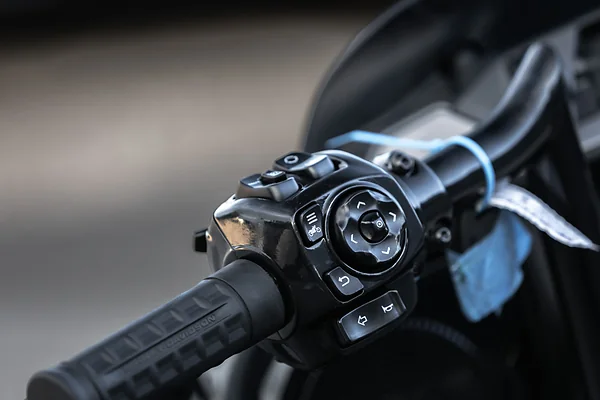 Harley-Davidson Street Glide, foto 17