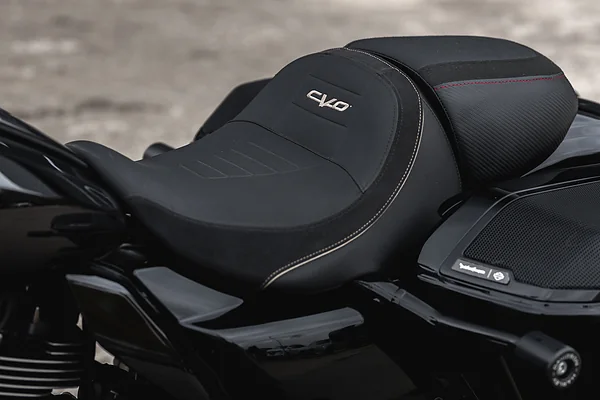 HARLEY-DAVIDSON ROAD GLIDE CVO, foto 4
