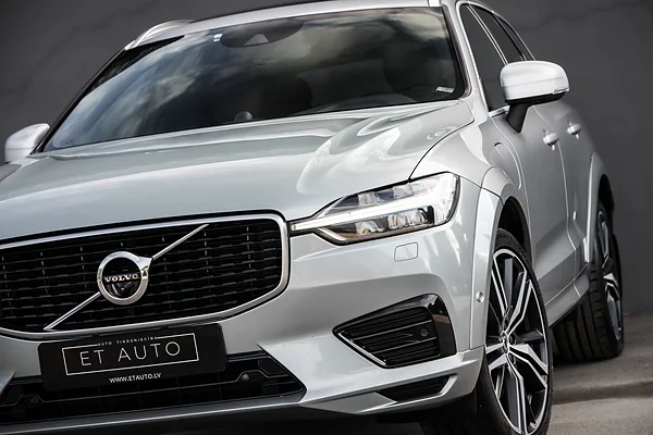 Volvo XC60 T8, foto 2