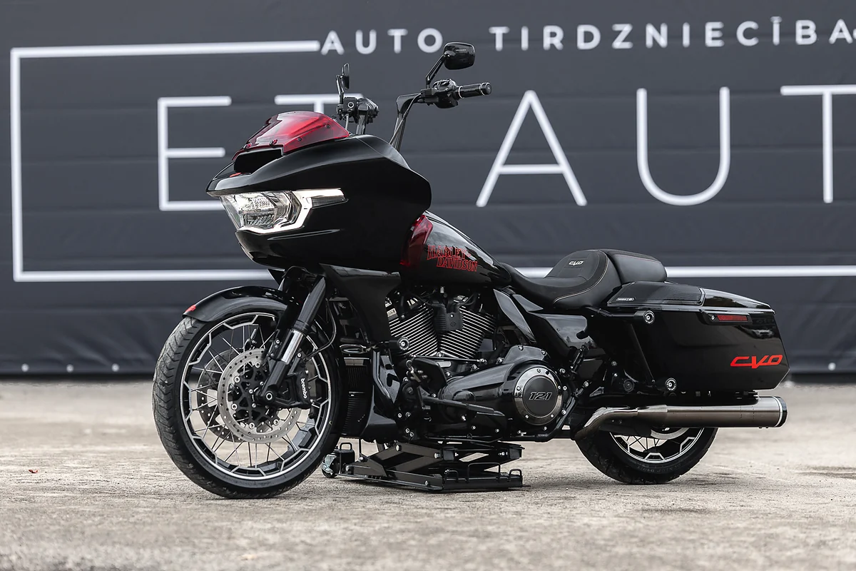 HARLEY-DAVIDSON ROAD GLIDE CVO, foto 1