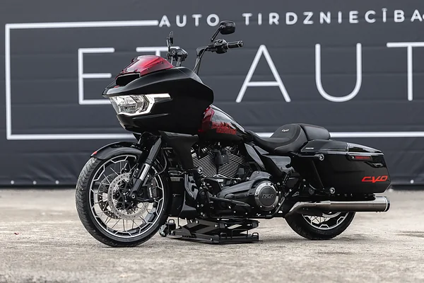 HARLEY-DAVIDSON ROAD GLIDE CVO
