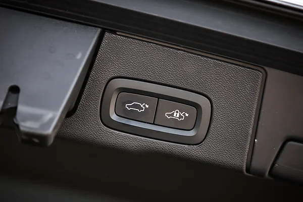 Volvo XC60 T8, foto 42